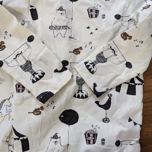 2pc Lindex baby girl onesies - Picture 2 of 6